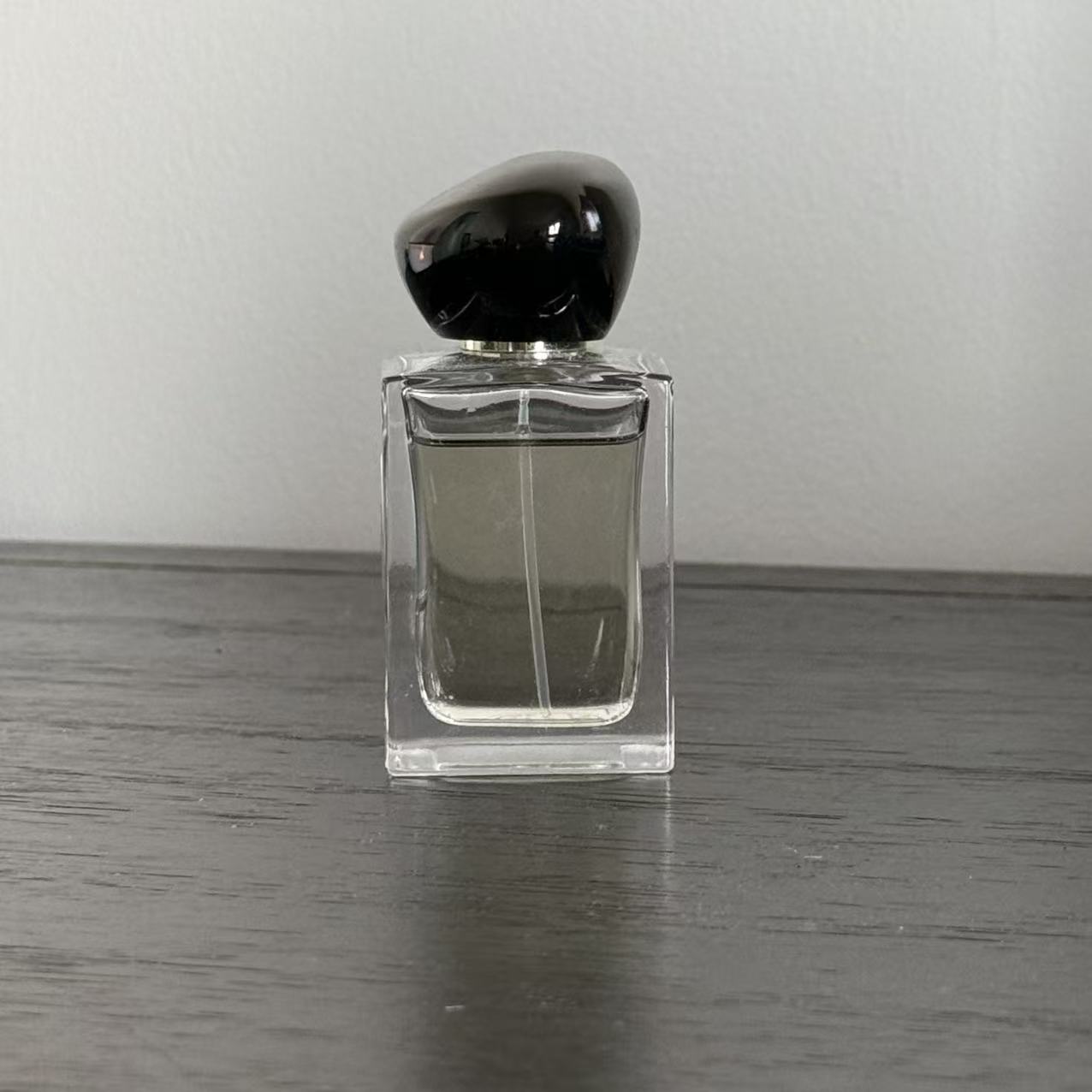 This is a perfume in another perspective, It is the irregular polygonal object I chose because it is easy to carry and has a simple shape.