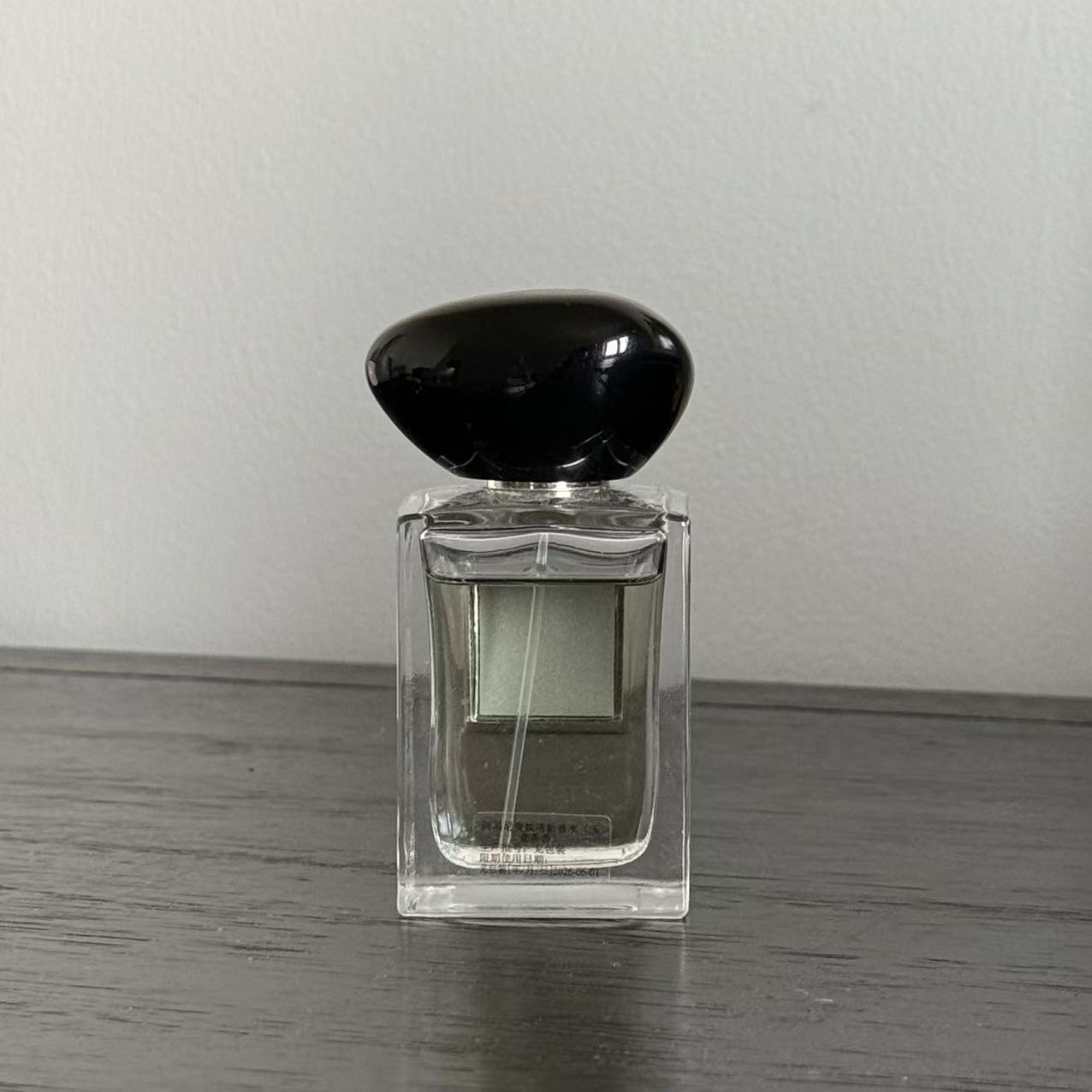 This is a perfume in another perspective, It is the irregular polygonal object I chose because it is easy to carry and has a simple shape.