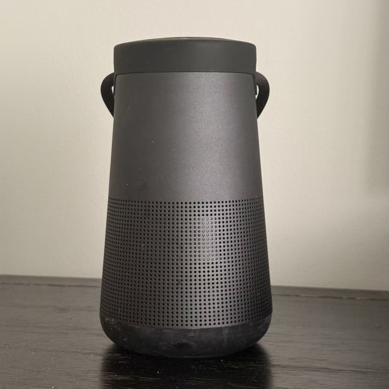 This is a photo of the Bose speaker I took. I think its appearance is quite special so I wanted to try it.