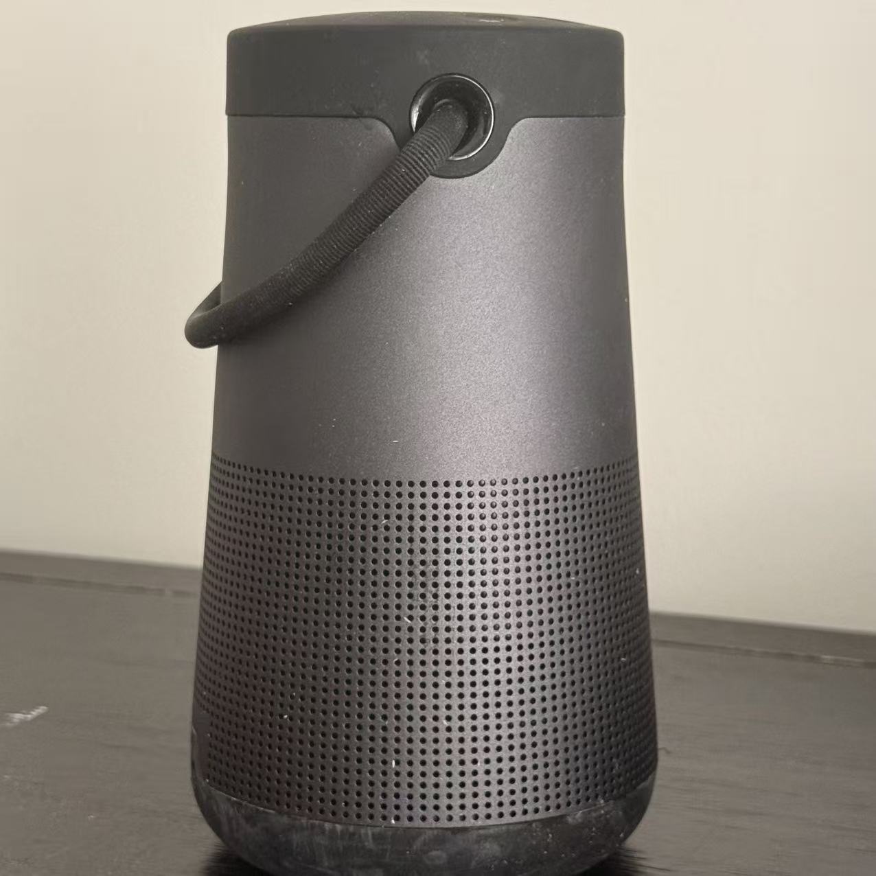 This is a Bose speaker I took from another angle. I think its appearance is quite special so I wanted to try it.